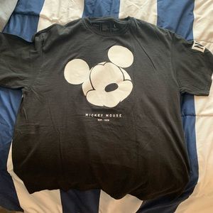 Men’s Large Mickey shirt!